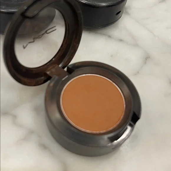 Bundle of three Mac eyeshadows - Picture 3 of 5